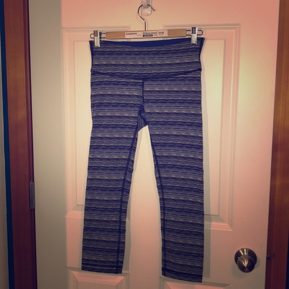lululemon athletica Pants - Lululemon Wunder Under cropped leggings
